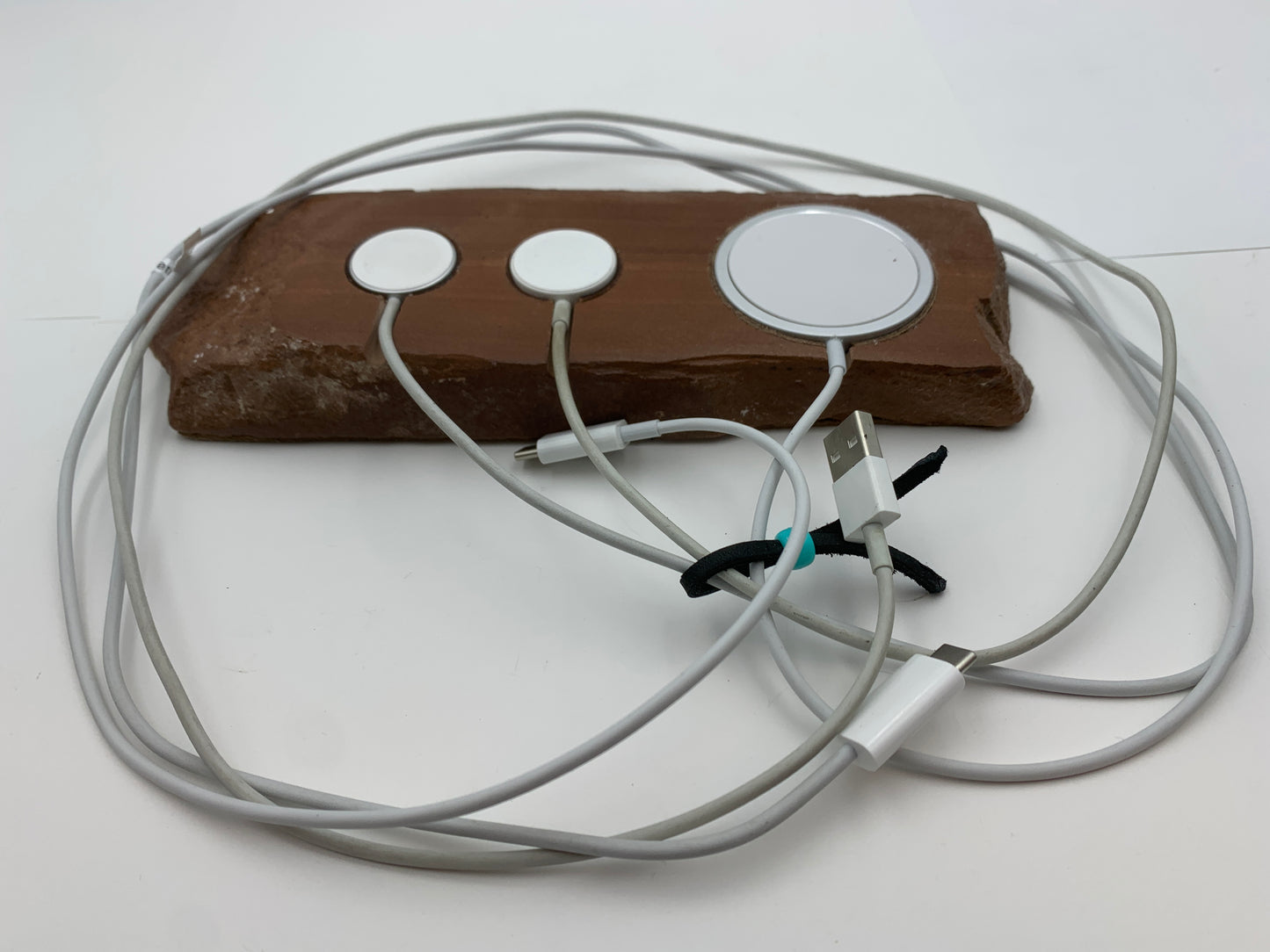 Native American Apple WATCH and iPhone Charging Stone (JT51)