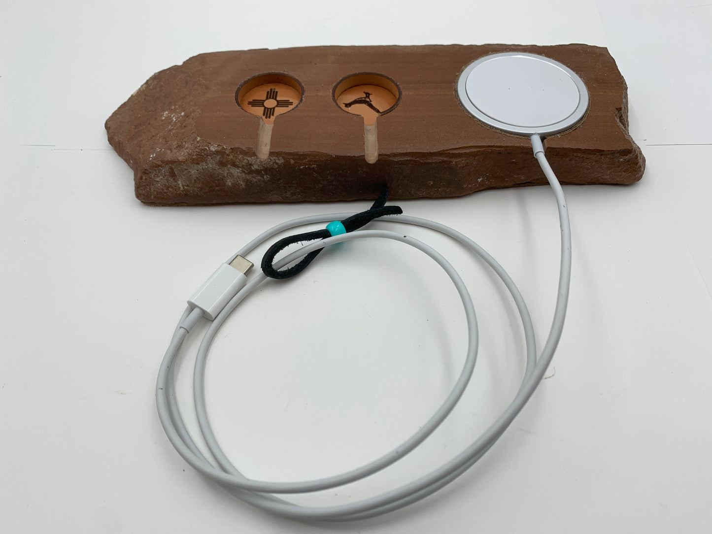 Native American Apple WATCH and iPhone Charging Stone (JT51)