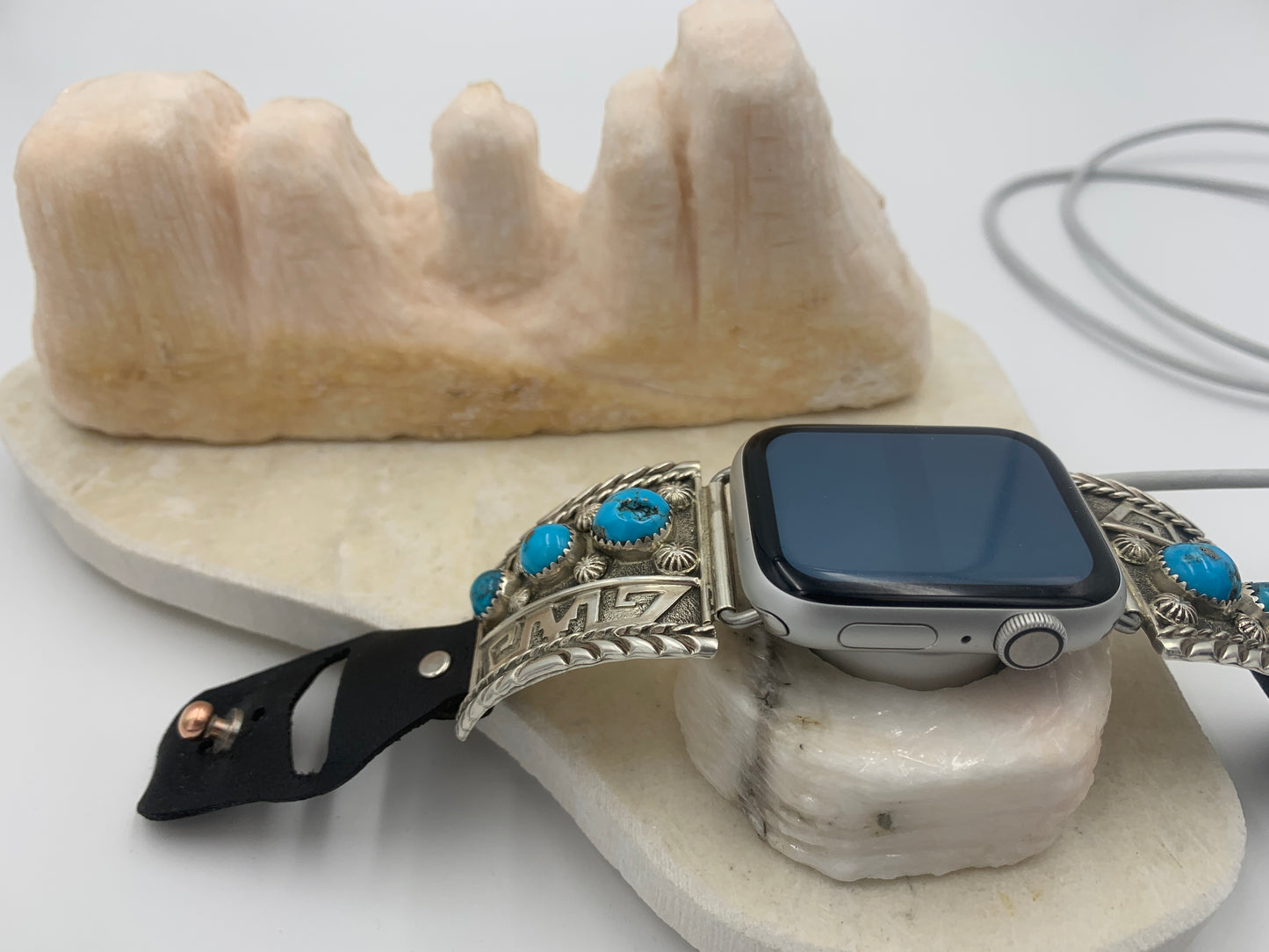Native American Apple WATCH Monument Valley Charging Station (JT6)
