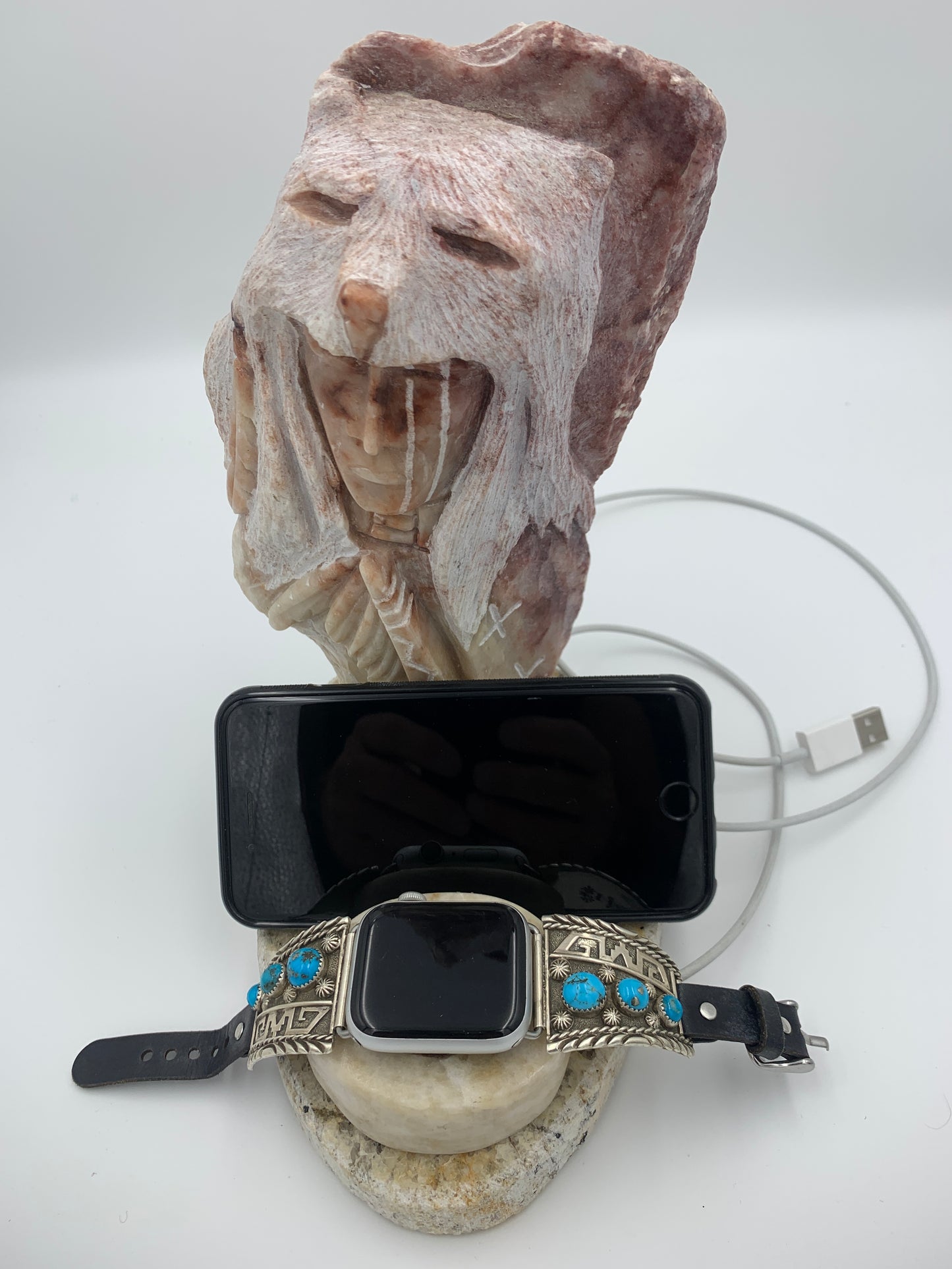 Native American Apple WATCH and iPhone Charging Station (JT35 Wolves Skin)