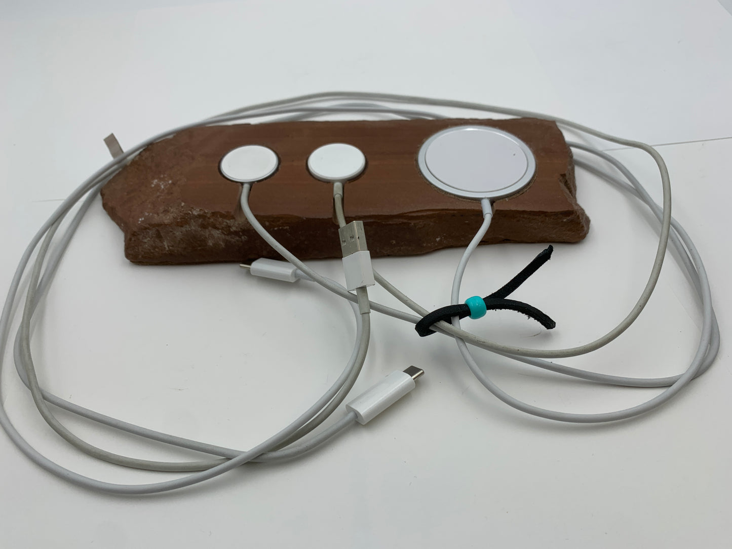 Native American Apple WATCH and iPhone Charging Stone (JT51)