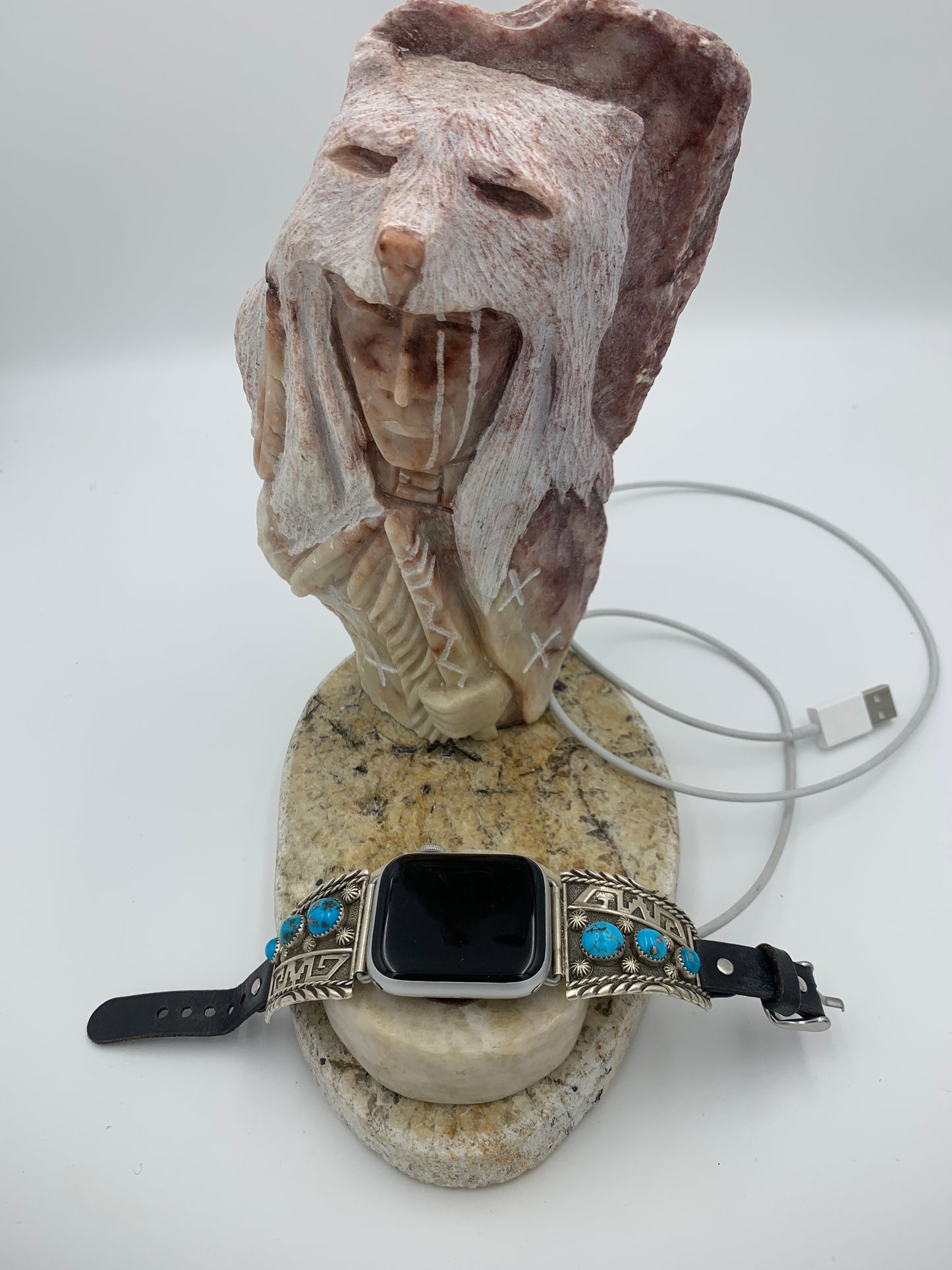 Native American Apple WATCH and iPhone Charging Station (JT35 Wolves Skin)